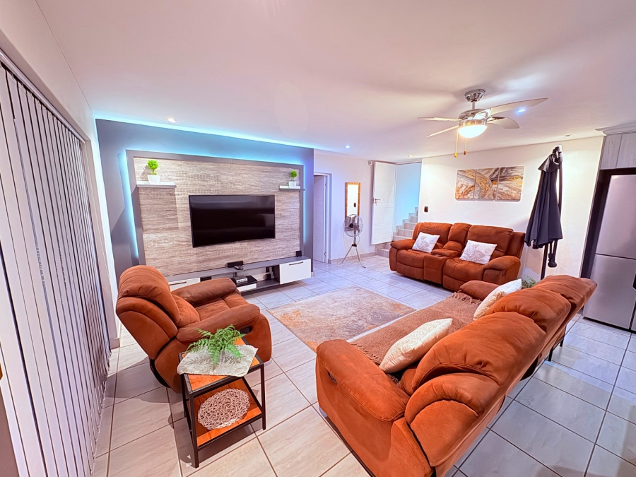 5 Bedroom Property for Sale in Reebok Western Cape